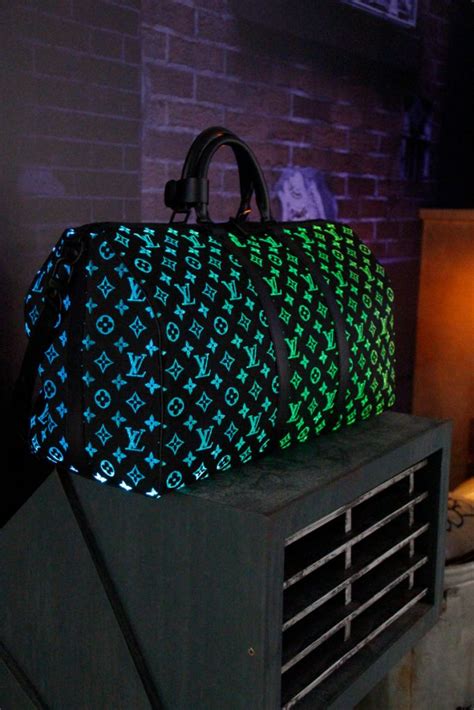 sol lee louis vuitton|louis vuitton light up.